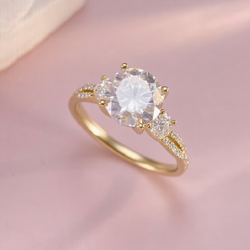 9K-Moissanite Ring