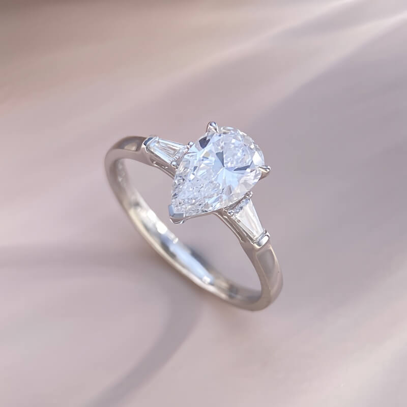 9K-Lab-Grown Diamond Ring