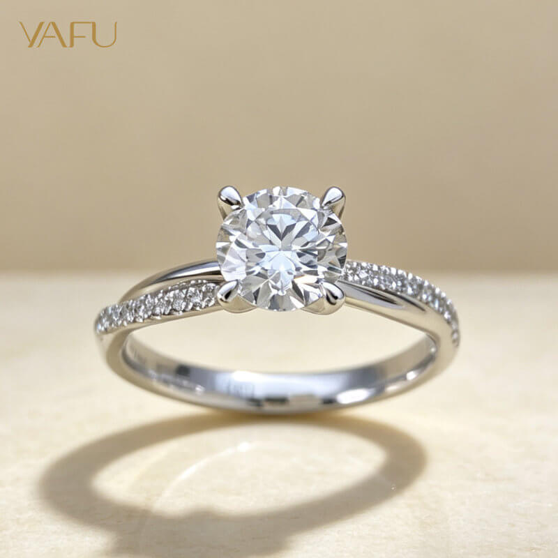 18K-Lab-Grown Diamond Ring